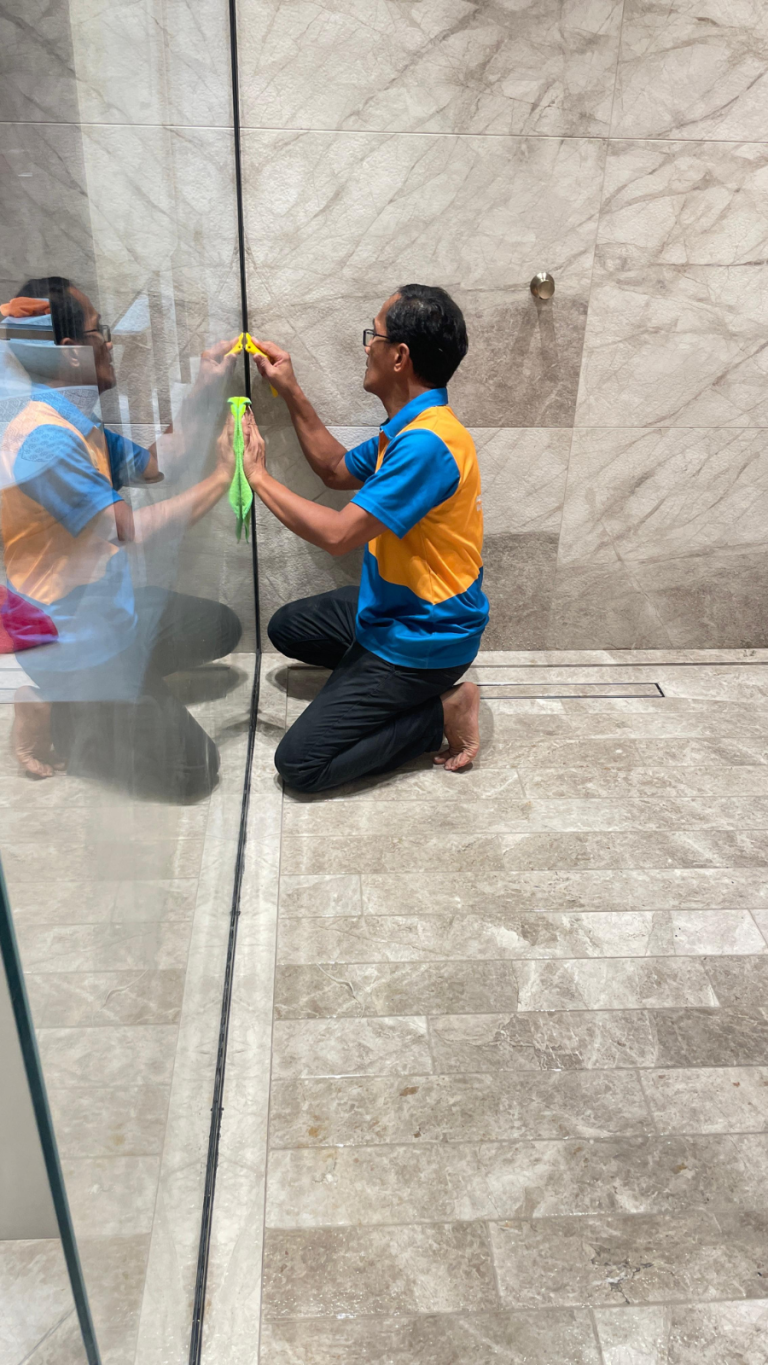 Deep Cleaning Glass - Home Page Gallery